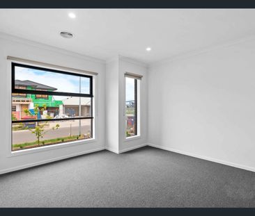 Brand New Living in Prime Clyde Location - Photo 2