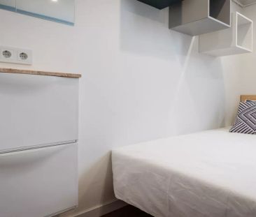 Room in a shared 7-bedroom apartment for rent in La Dreta de l'Eixample - Photo 6