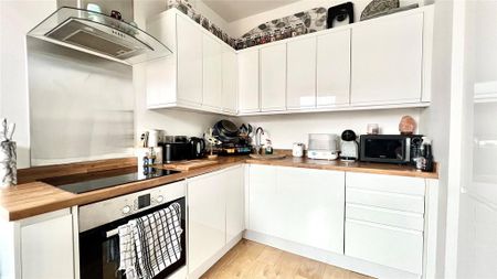 1 bedroom flat to rent - Photo 4