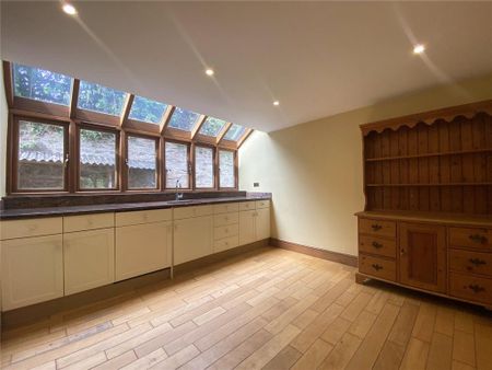 4 bedroom semi-detached house to rent - Photo 3