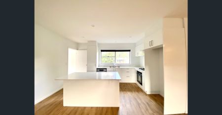 3 bedroom duplex - 780 p/w - Photo 3