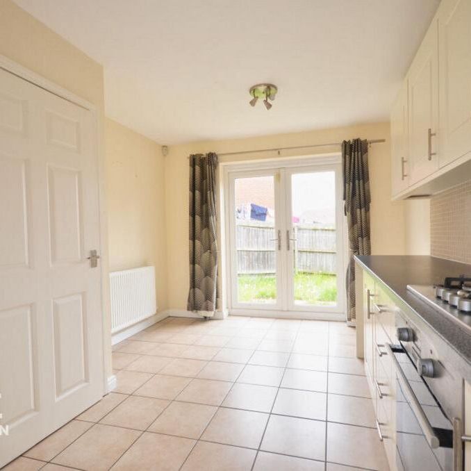 3 bedroom semi-detached house to rent - Photo 1