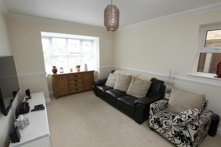 4 bedroom detached house to rent - Photo 3