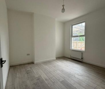 2 Bed Flat, London, E7 - Photo 2