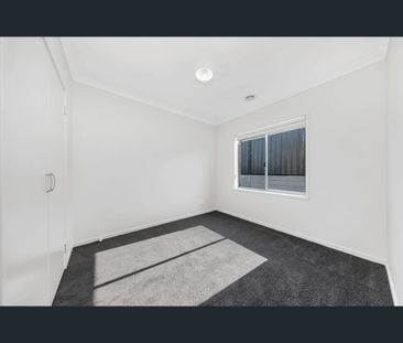 6 Danzig Street, Kalkallo, Vic 3064 - Photo 2