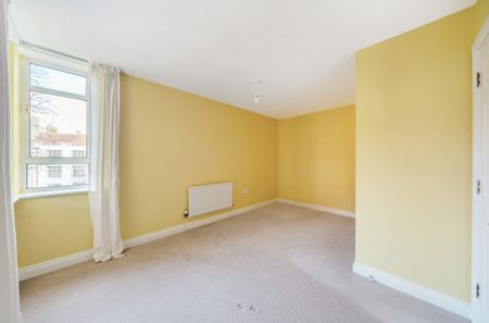 3 bedroom apartment to rent - Photo 2