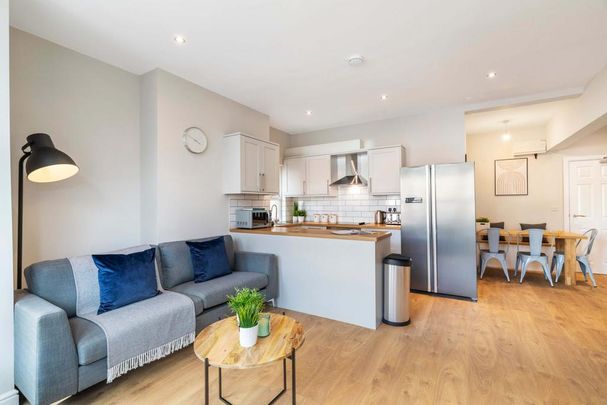 6 bedroom house to rent - Photo 1