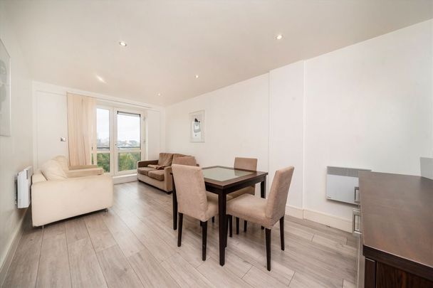 Chiswick High Road, W4 5RR, London - Photo 1