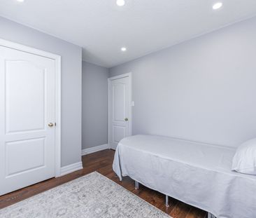 For Lease - 32 Lockheed Crescent, Brampton, Ontario - Photo 4