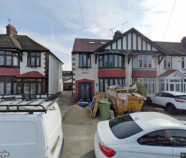 Studio Flat, Capel Gardens, IG3 - Photo 1