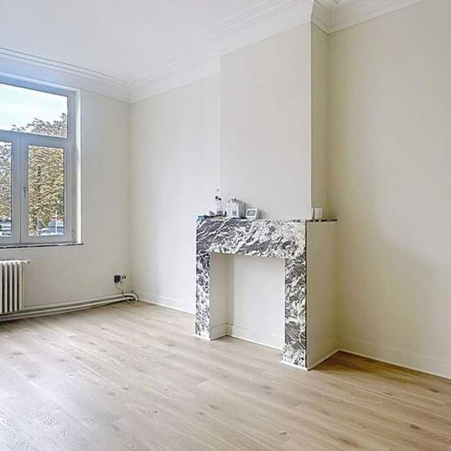 Appartement te huur in Etterbeek voor € 1.100 met 1 slaapkamer - Photo 1