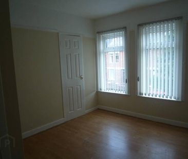 13 Ebor Drive, Belfast, BT12 6NR - Photo 2