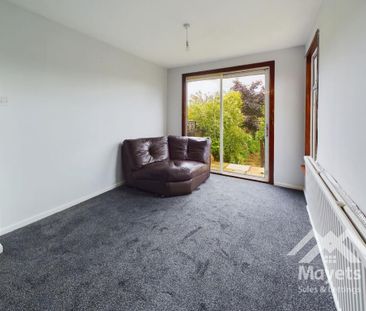 4 bedroom semi-detached house to rent - Photo 4