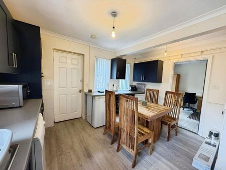 3 bedroom detached house to rent - Photo 3