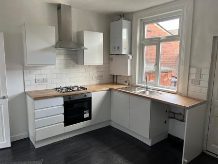 2 bedroom terraced house to rent - Photo 4