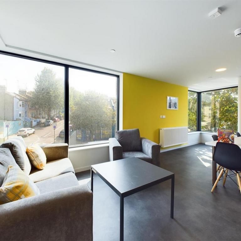 1 bedroom in a flat share to rent - Photo 1