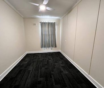 RENOVATED SHOP TOP FLAT - Photo 1