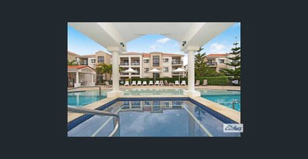 Beachfront 2-Bed Apartment with Stunning Ocean Views - Photo 2