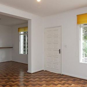 Casa de condomínio para alugar com 220m², 3 quartos e 2 vagas - Photo 1