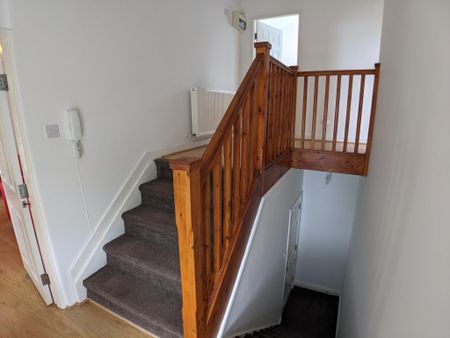 3 bedroom flat to rent - Photo 5