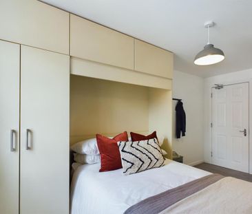 1 bedroom in a house share to rent - Photo 2