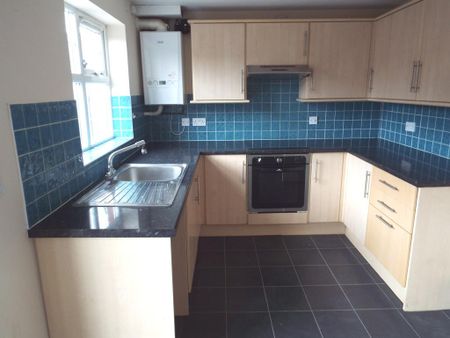 3 bedroom semi-detached house to rent - Photo 3