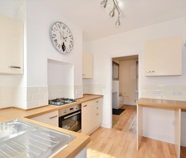 2 bedroom end of terrace house to rent - Photo 3