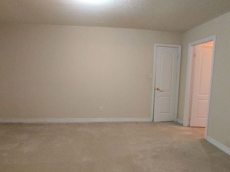 For Lease - 9 Alfred Paterson Drive, Markham, Ontario - Photo 3