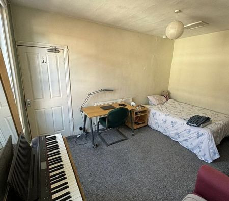 Room in a Shared House, Delph Mount, LS6 - Photo 4