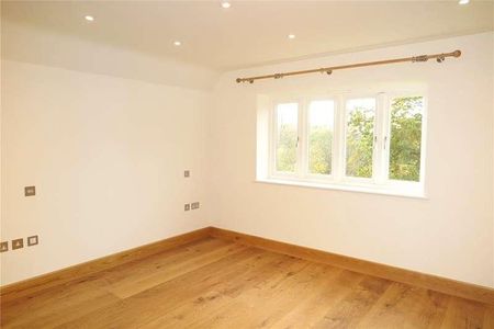 East Bridge Close, Tilford, Surrey, GU10 - Photo 4