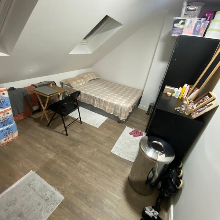 Room in a Shared House, Hobart Gardens, CR7 - Photo 1