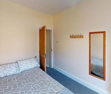 6 bedroom terraced house to rent - Photo 3