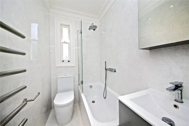 3 bedroom house in Twickenham - Photo 1