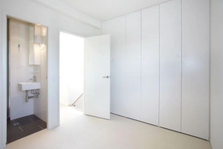 Two beds, two bathrooms, two car spaces… and too good to miss! FIRST INSPECTION WILL BE ON THE 8TH OF NOVEMBER - Photo 3