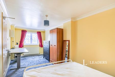 1 bedroom room to rent Baverstock Road, Wallisdown, BH12 - Photo 2