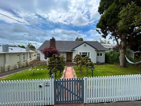 Spacious 3-Bed Bungalow Just Off Dominion - Photo 5