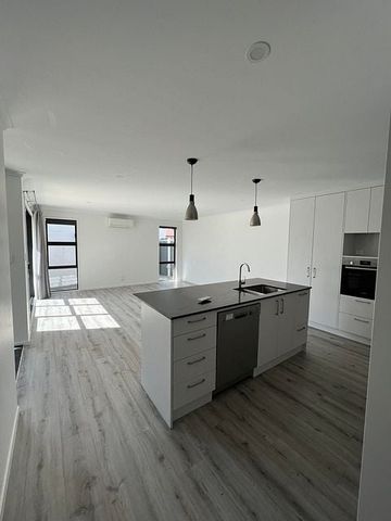 Near new family home - Available Soon! - Photo 2
