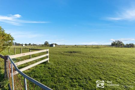 Spacious 3-Bedroom Property with Large Shed and Acreage - Photo 5