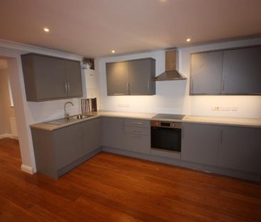 2 bedroom semi-detached house to rent - Photo 6