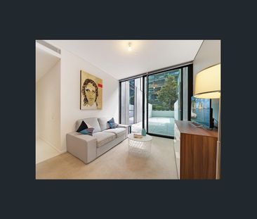 Bills included + Fully furnished studio with a private courtyard - Photo 2