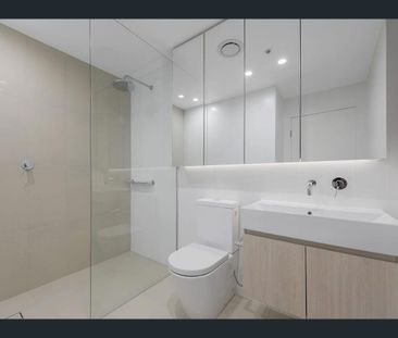 Stylish 2-Bedroom Apartment in Prime Location - Photo 5