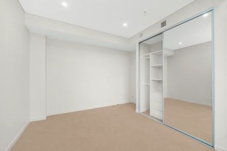 Modern 1 bedroom apartment close to amenities for lease - Photo 2