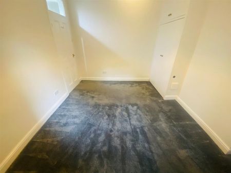 2 bedroom Flat To Let - Photo 4