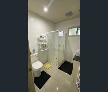 Room 3 Available Workers Cottage Hemmant A/C Tv Queen bed - Photo 6