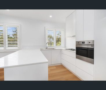 Stunning Coastal Home - Photo 5