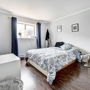 Chambre dans un Condo 5 1/2 - Photo 2