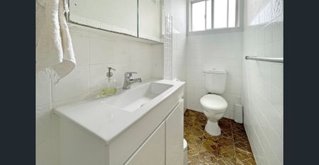 Meeting point for inspections outside Hair Inspiration - Photo 4