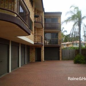 Close to Beach and Transport - Photo 2