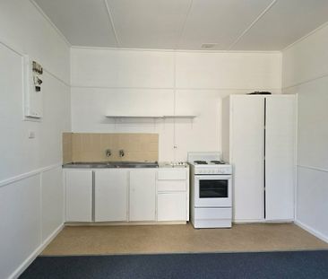 Conveniently Located 2-Bedroom Flat in a Small Block of 4 - Photo 4