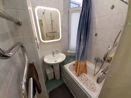 Se inchiriaza apartament in zona Bartolomeu - Photo 1